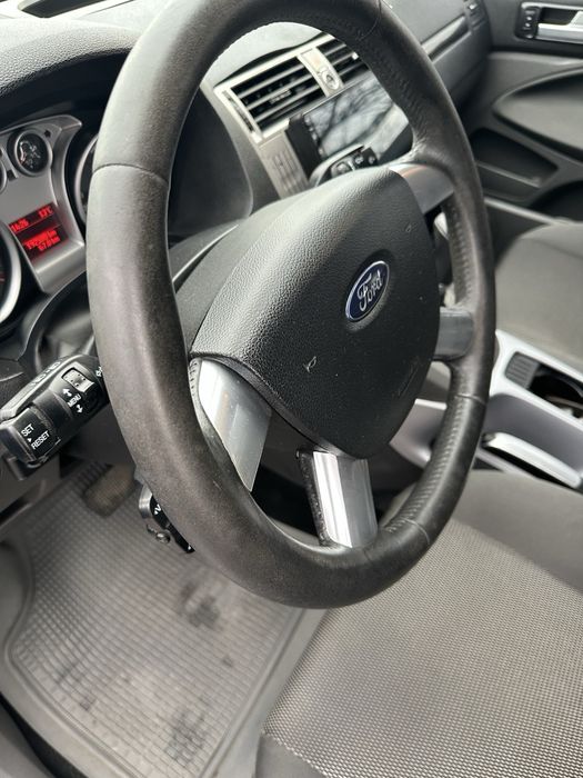 Ford Kuga бензин 2,5 2010 року