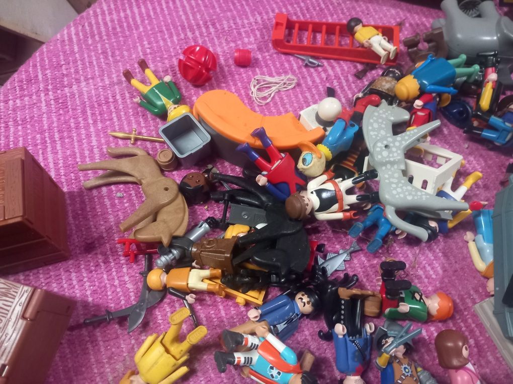 Grande lote de  legos  e playmobil