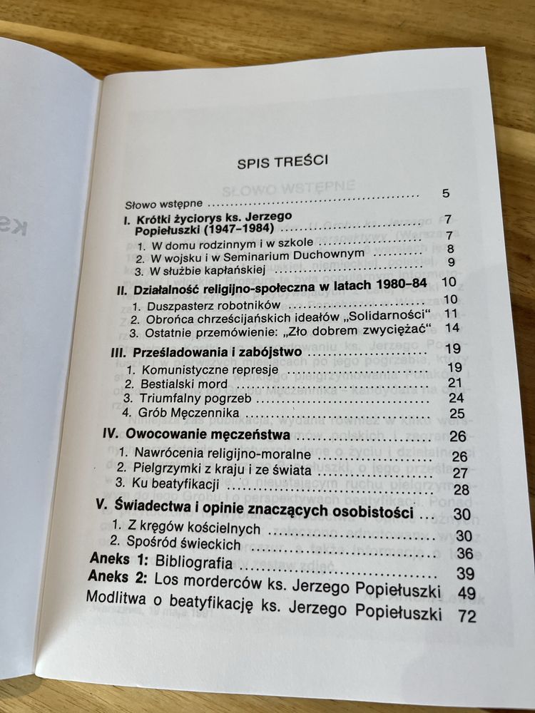 Ksiądz Jerzy Popiełuszko Symbol ofiar komunizmu Antoni Lewek
