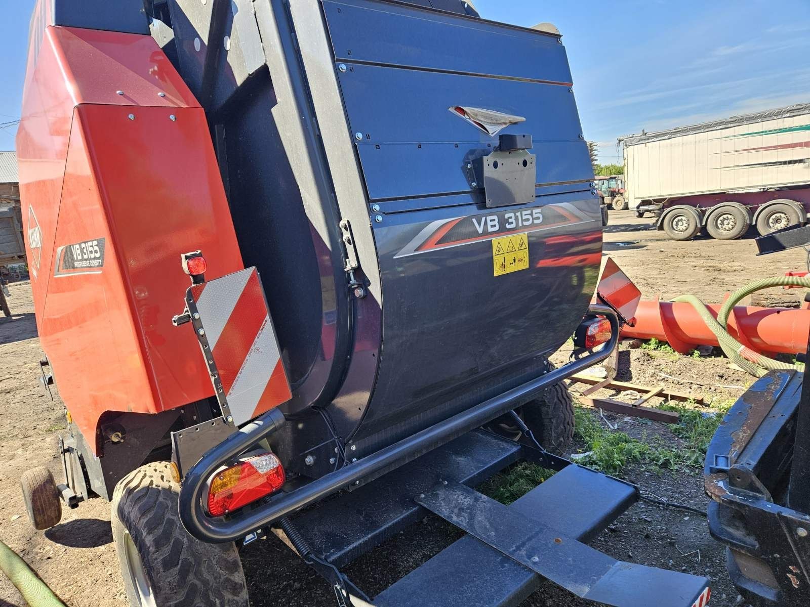 Причіпний прес-підбирач KUHN VB3155 Optifeed