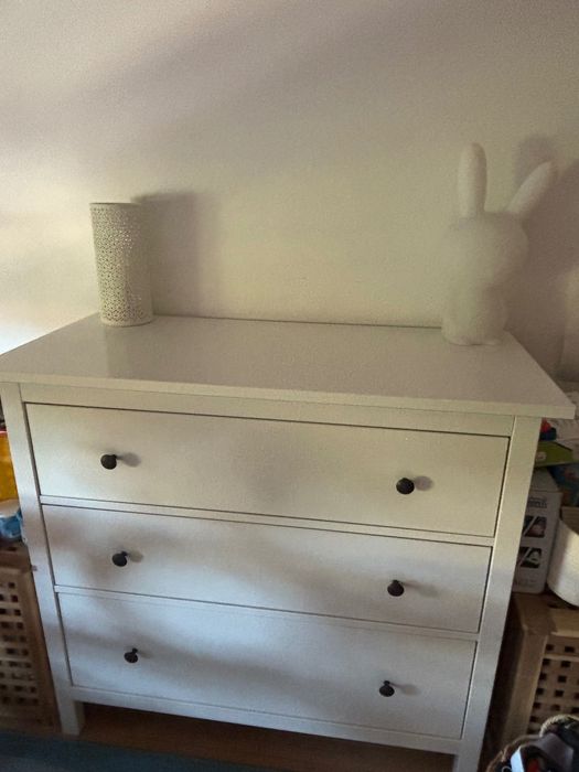 Cómoda branca Ikea