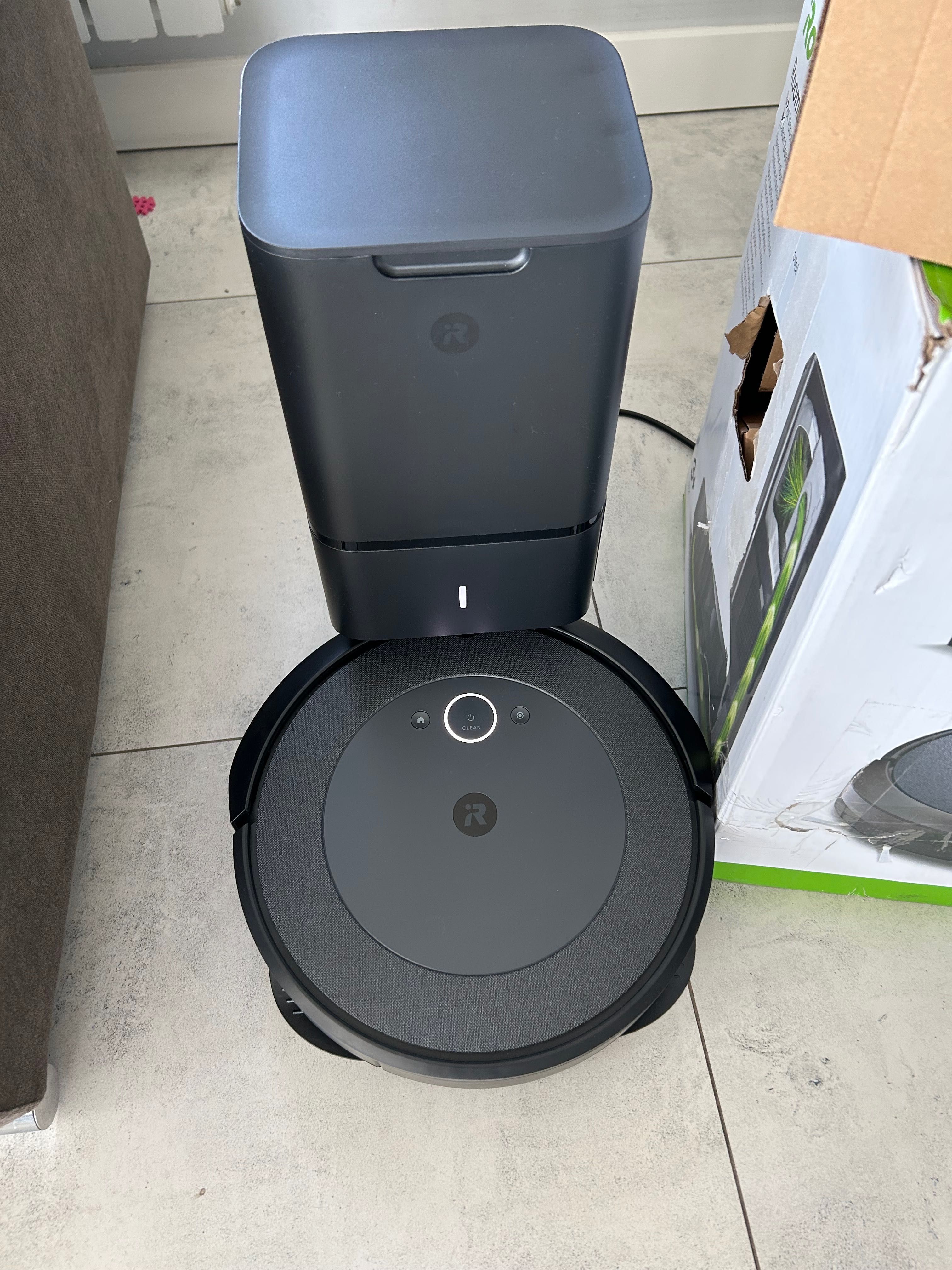 Odkurzacz IROBOT Roomba I3+ - nieużywany - cena do negocjacji