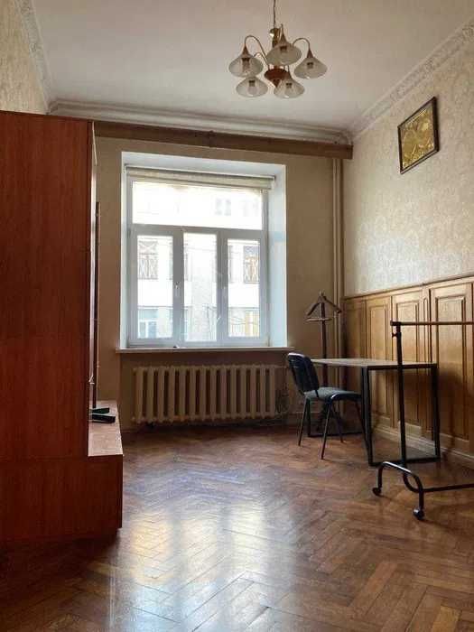 Сдам 3х,комн.сталинку метро Университет