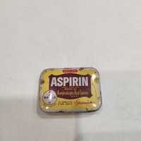 Stare metalowe opakowanie po aspirynie