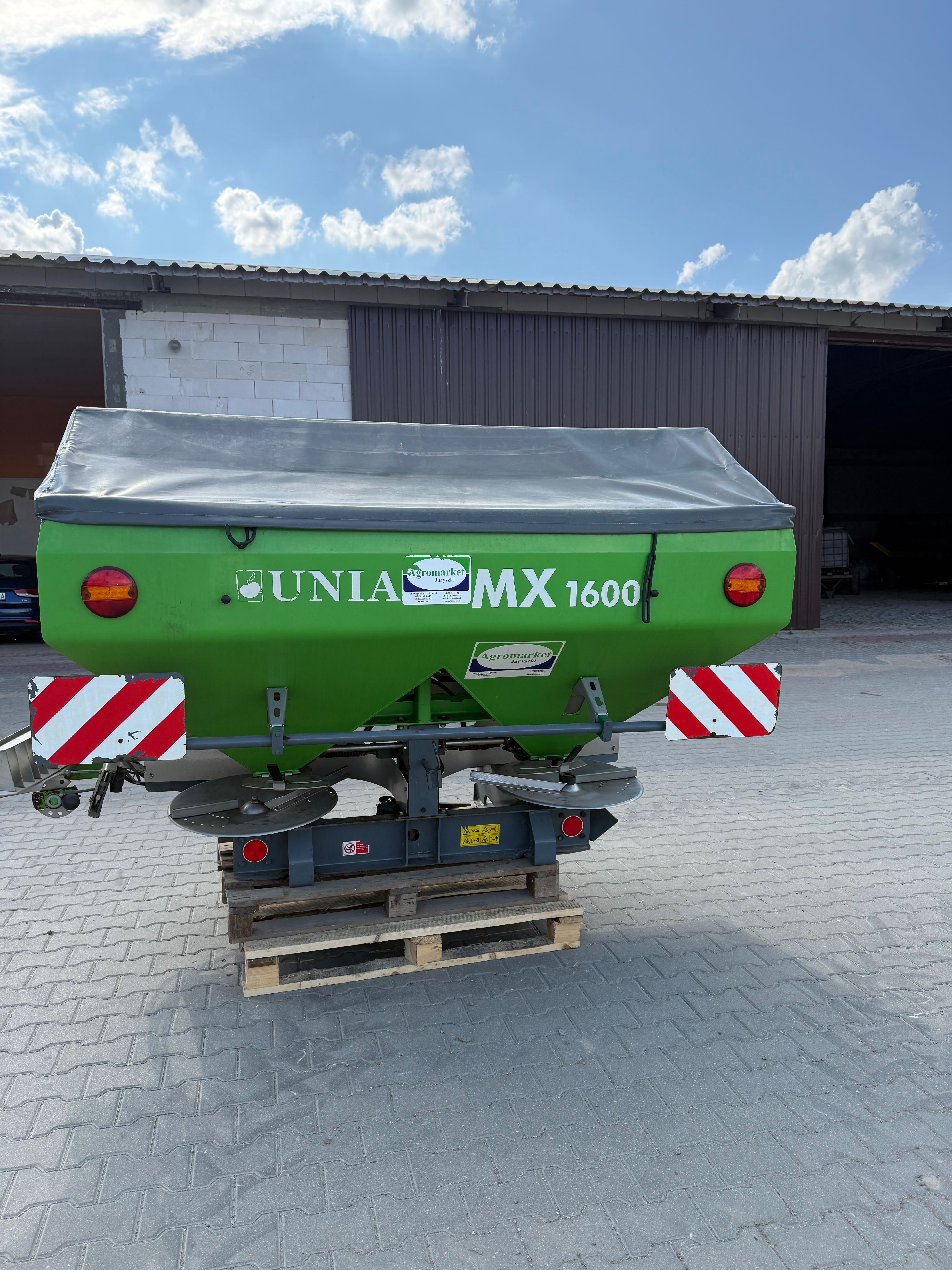 Rozsiewacz Nawozów UNIA MX 1600, 2017 rok
