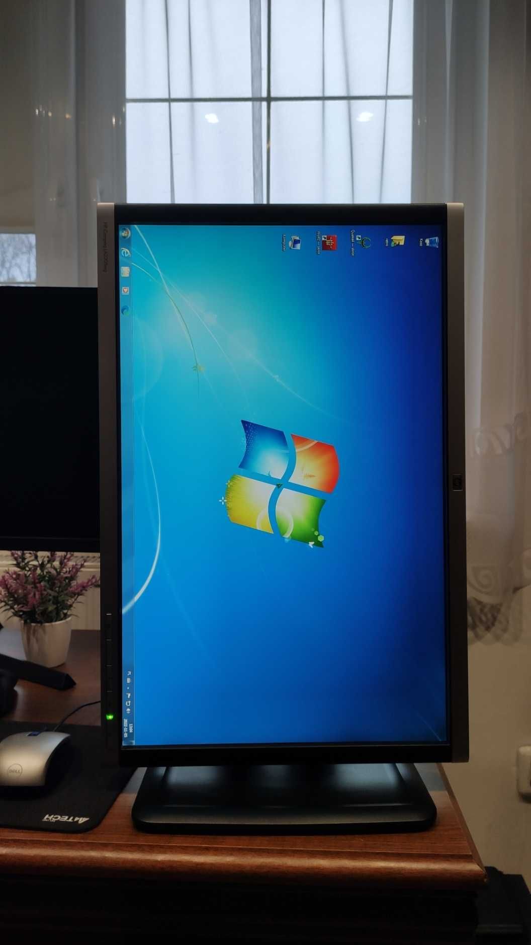 Monitor 22" HP LA2205wg 1680x1050, pivot, usb, dvi, vga, displayport