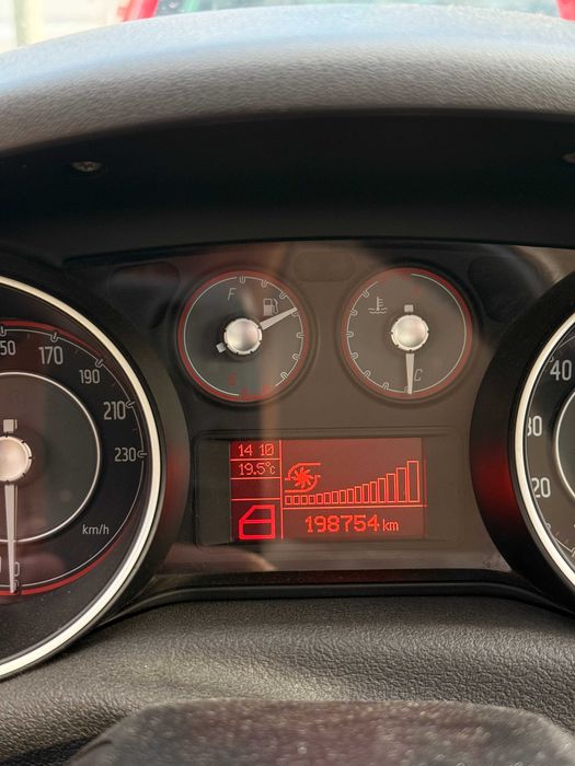 Fiat Punto Evo 1.4T Multiair 135km. Bogate Wyposażenie! Szklany dach!