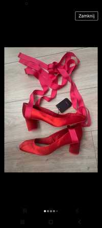 Buty damskie wiazane Zara