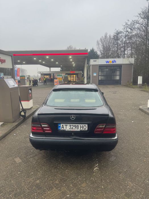 Mercedes-benz w210 e200 1996