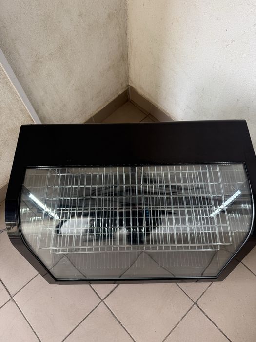 Холодильна Вітрина Кондитерська-Десерта Настільна Frosty Італія !!!