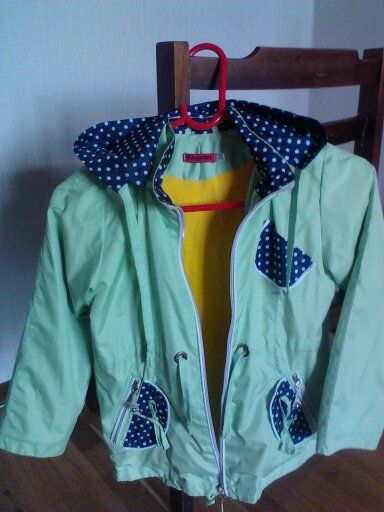 Куртка- ветровка для девочки