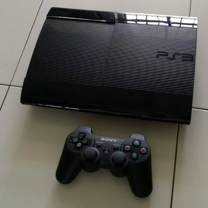 Playstation 3 Super Slim 1 TB (1000GB) 53 гри + 3 Геймпада