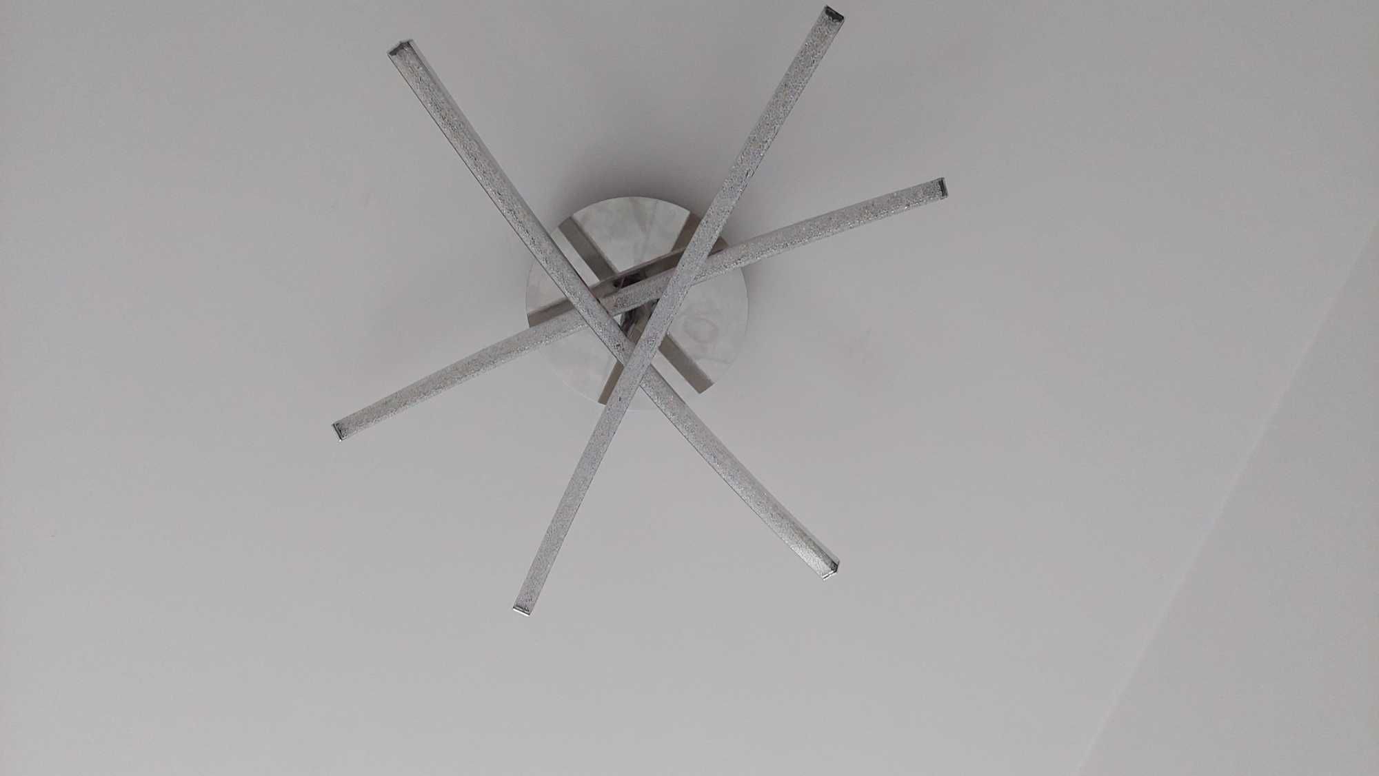 Lampa sufitowa LED 3 ramienna.