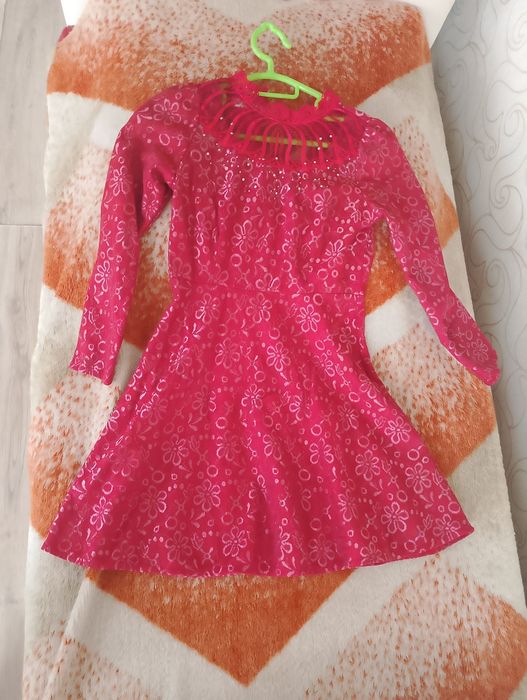 Красное платье  48 р