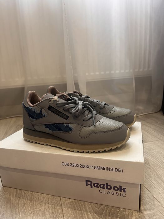 Жіночі кросівки 37,5 розмір ( Reebok)