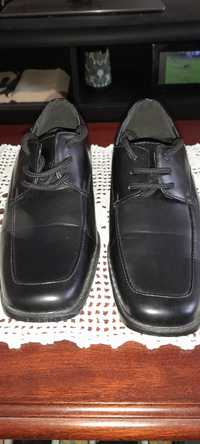 Sapatos pretos novos número 35