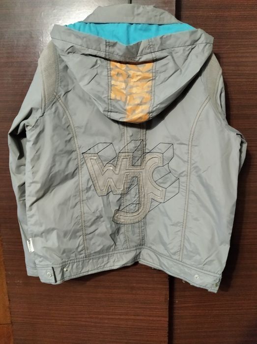 Продам ветровку на мальчика.