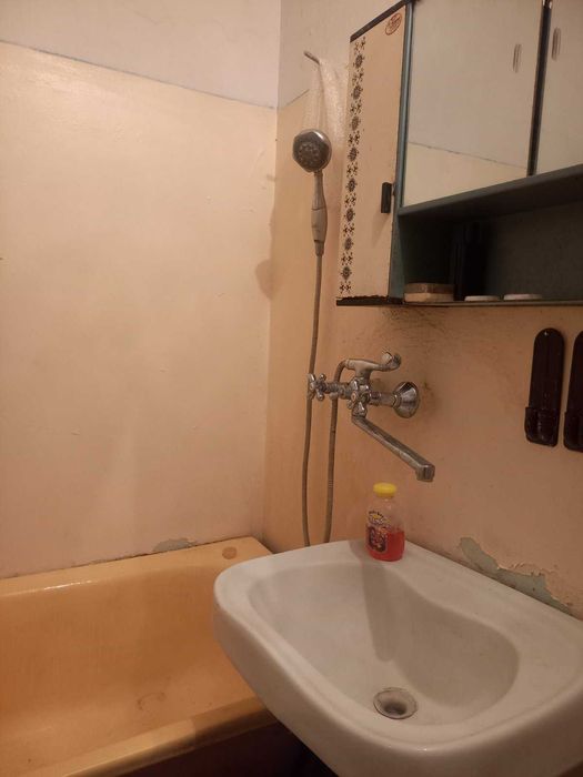 Здам 1-кім.12-школа вул.Грушевського.