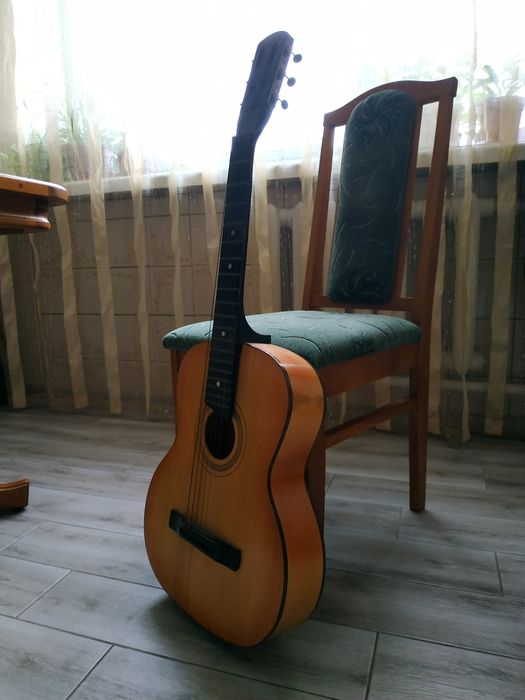 Гітара часів СССР ,шість струн.