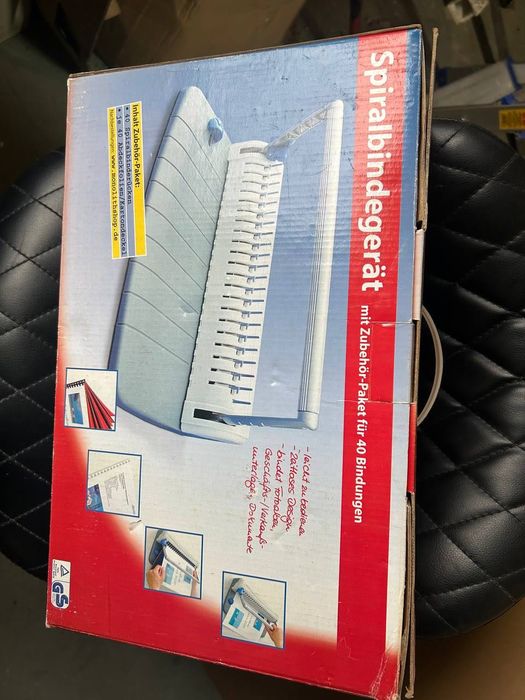 Настільний механічний біндер для пружинного переплетення документі