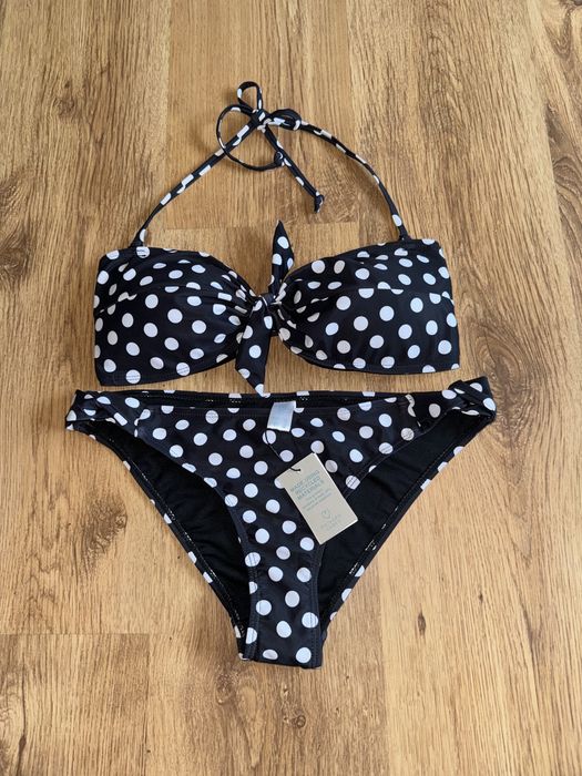 Гарний жіночий купальник в горошок