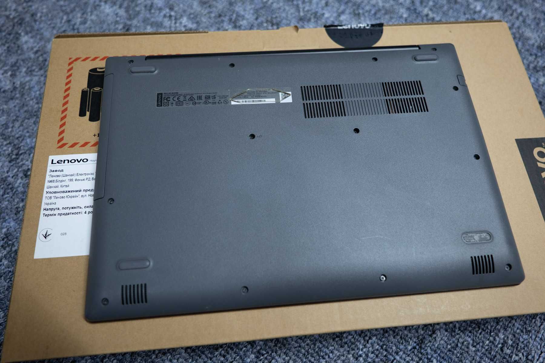 Ноутбук Lenovo 330-15IKB 15.6" XL80 4415U Geforce940MX 8GB  SSD256GB