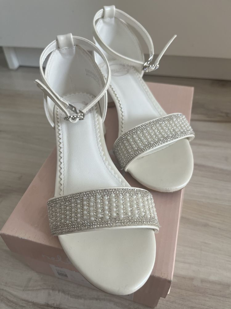Buty dla dziewczynki biale