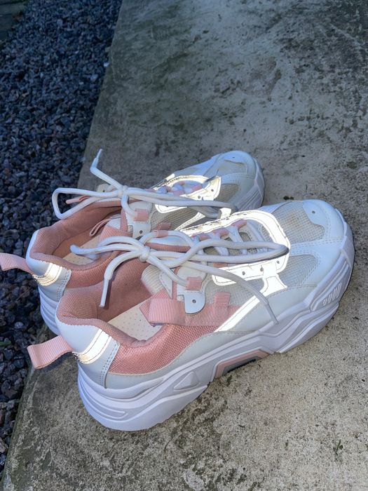 Кросівки літні, жіночі