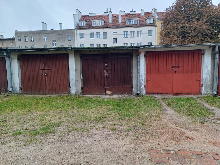 Garaż Al Wojska Polskiego,  Puszkina