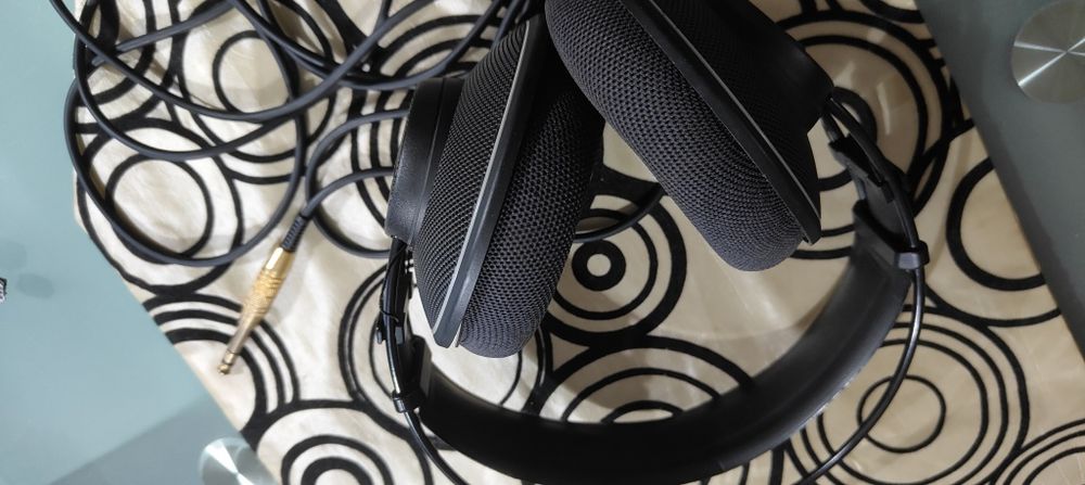 Auscultadores AKG K-400