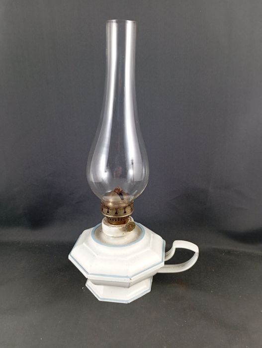 Lampka naftowa stolowa