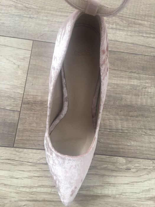 velvetowe buty na slupku Asos