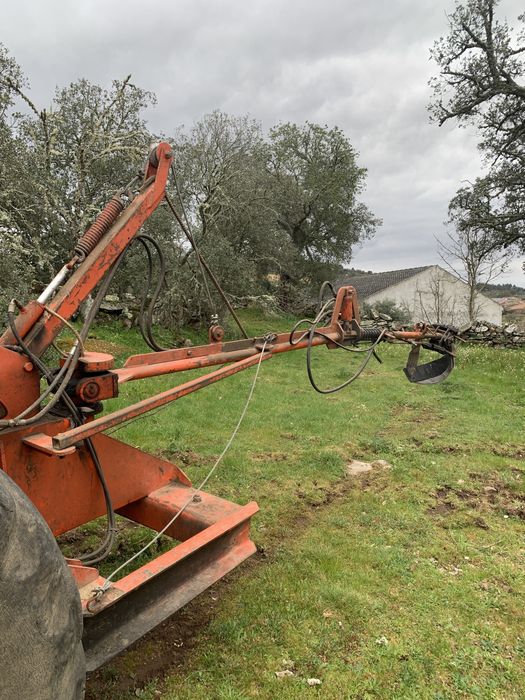 Máquina Azeitona + Trator Nuffield Universal
