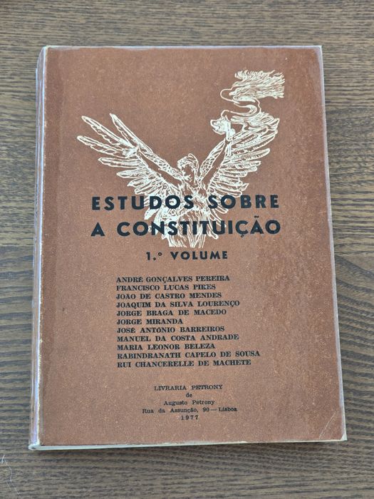 Livros jurídicos / Direito / 1 = 5€ / 10 = 40€