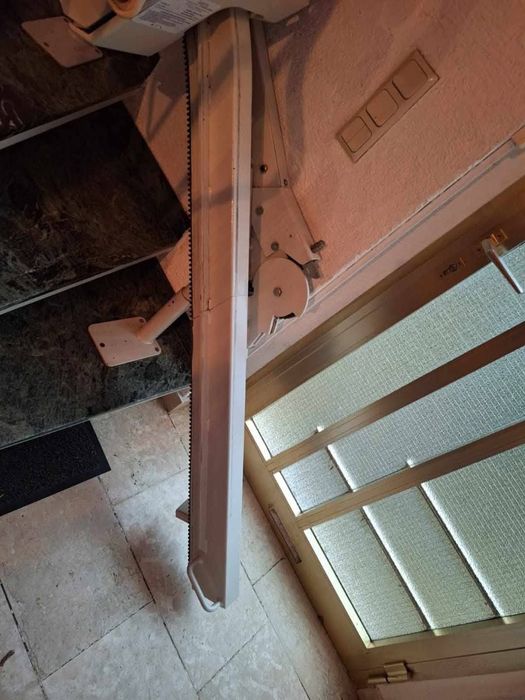 Krzesełko przyschodowe 
Krzesełko przyschodowe montowana przy s