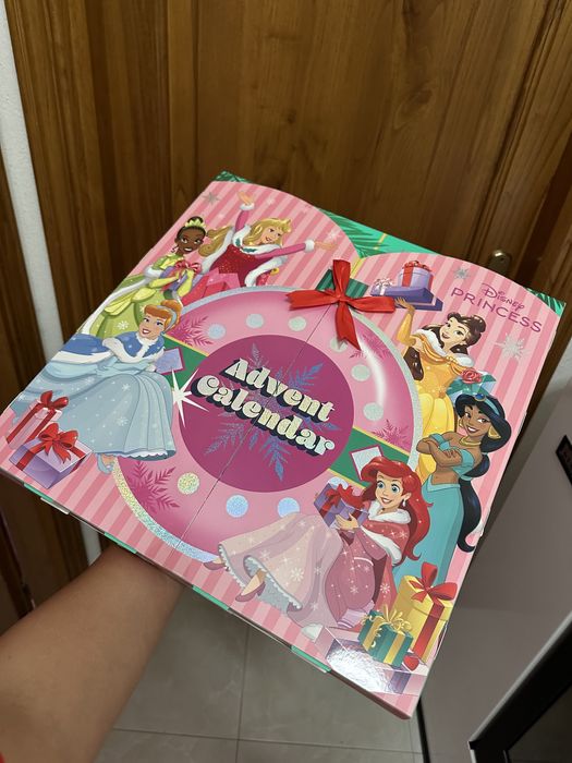 Адвент-календар з принцесами Disney
