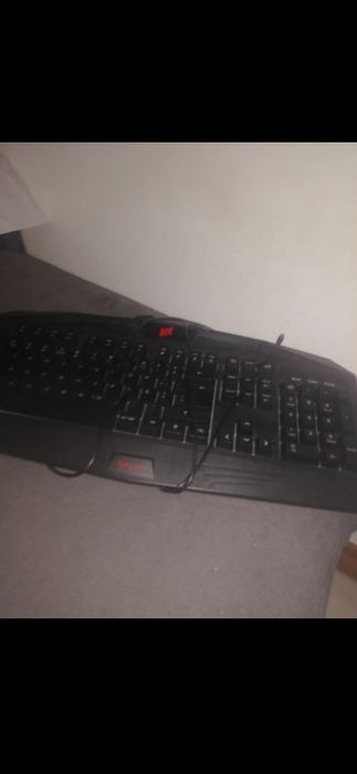 Teclado gamer com luzes
