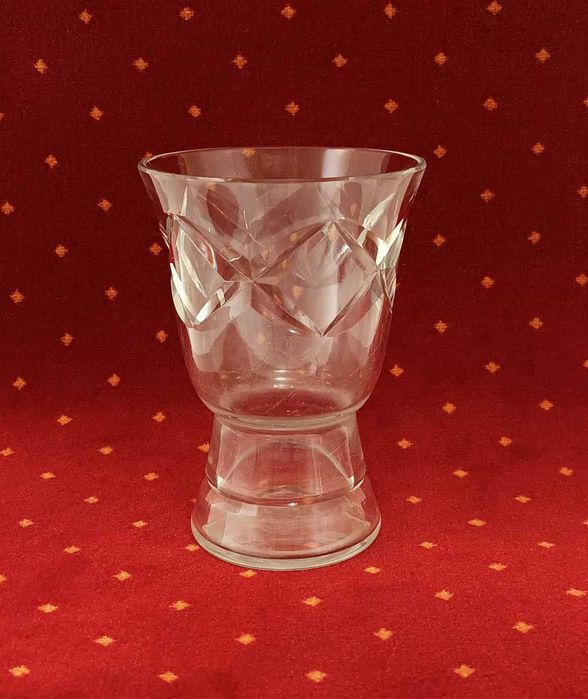 Szklany wazon sygnowany Baccarat z lat 70-tych XX wieku