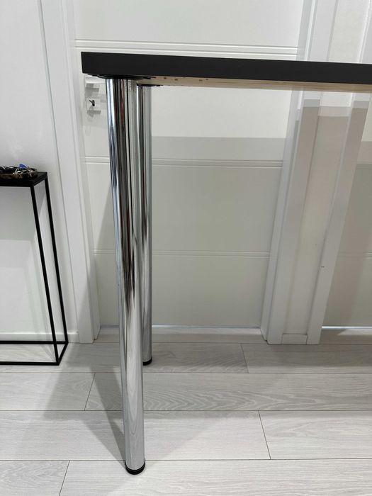 Stół na wysokich metalowych nogach 110 cm H - wystawy, targi, warsztat