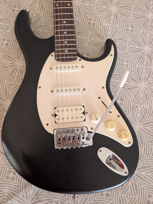 Guitarra Eléctrica Cort G110 + saco Gator