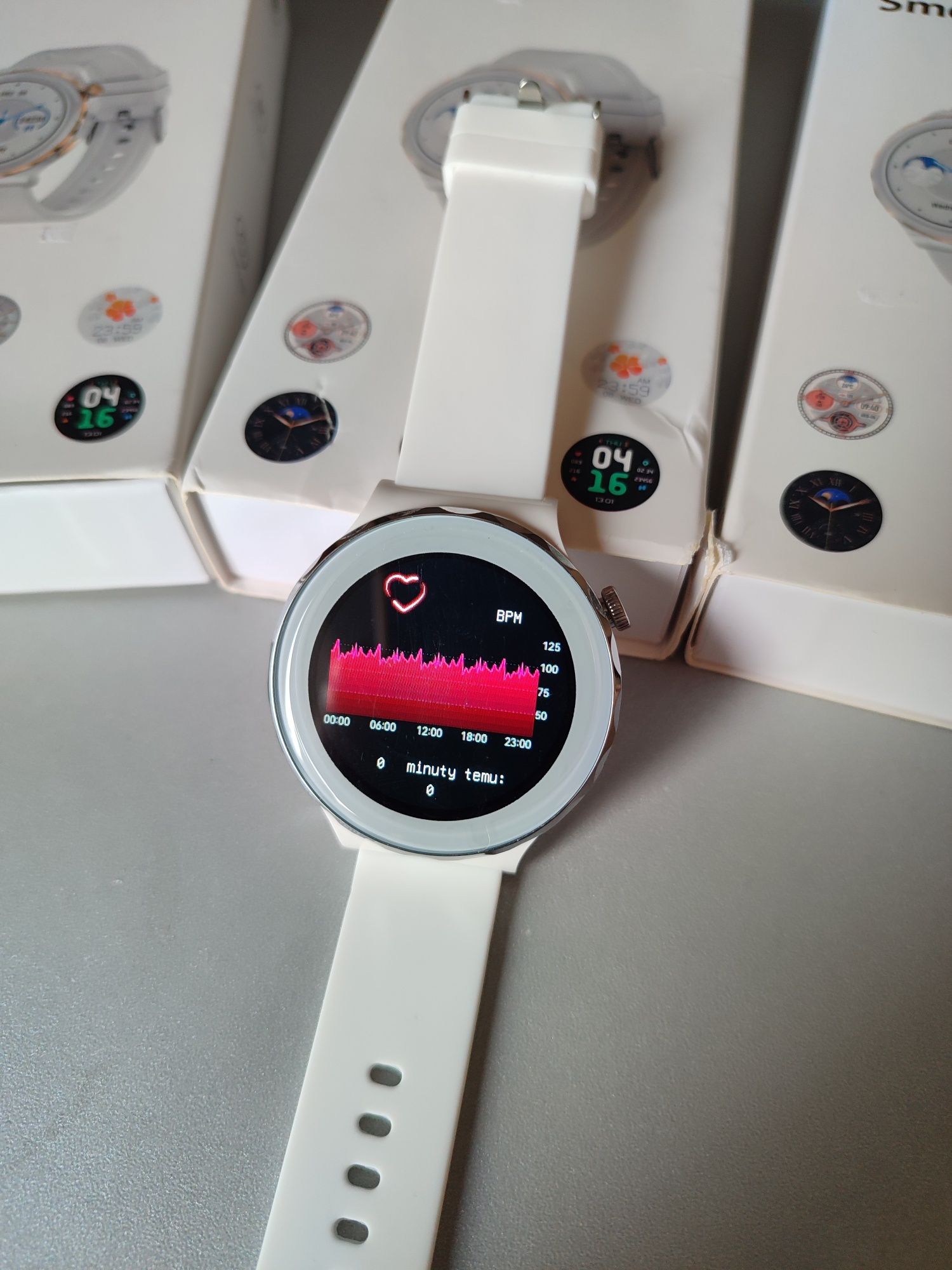 Nowy piękny biały smartwatch bluetooth zegarek