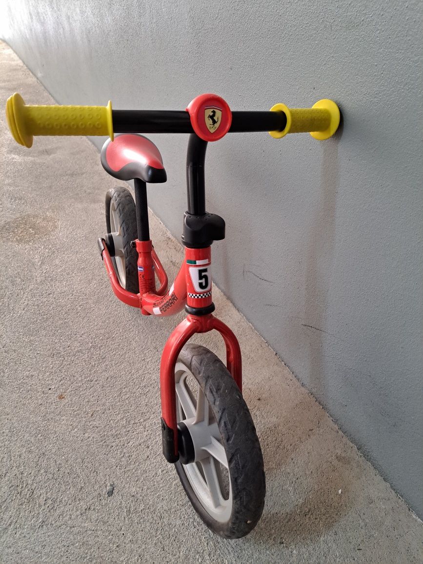 Bicicleta de Equilíbrio Evolutiva Criança Ferrari