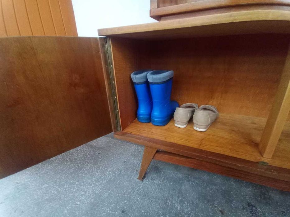 Oddam witrynę PRL Bytomska Fabryka Mebli