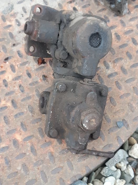 Ursus c 328 330 czesci rozdzielacz  zawor pneumatyczny pompa