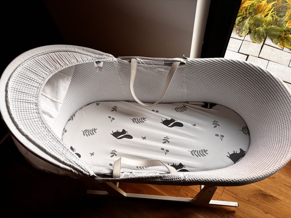 Łózeczko Kołyska Kosz Mojżesza Shnuggle z budką materacem na biegunach