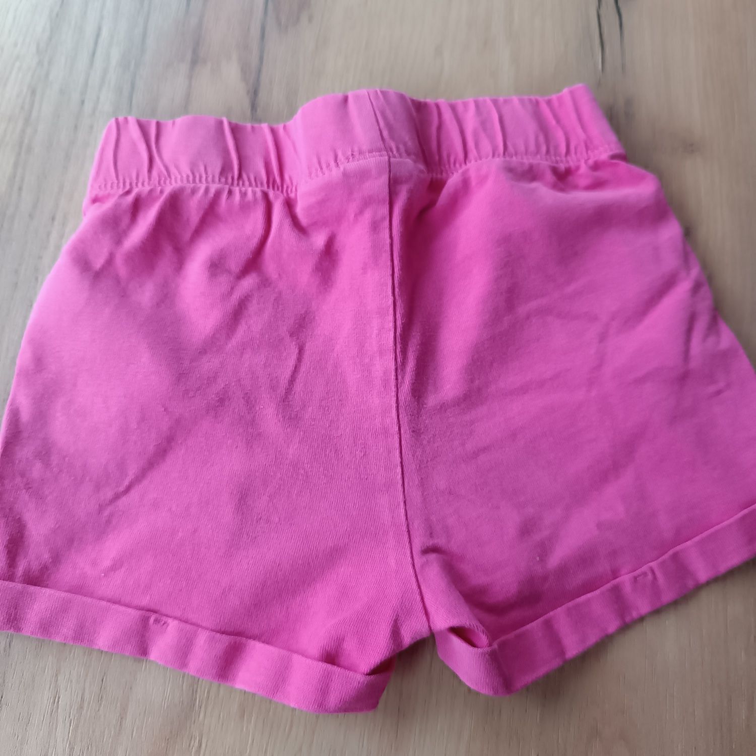 Krótkie spodenki rozm 86/92