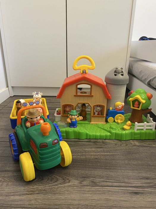 Farma i traktor dumel