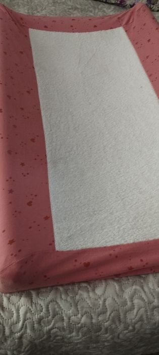 Przewijak dla dziecka na łóżeczko