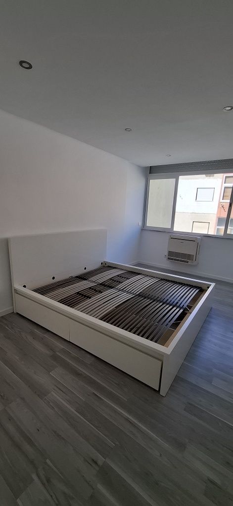 Cama IKEA MALM 180x200 cm, com 4 gavetões