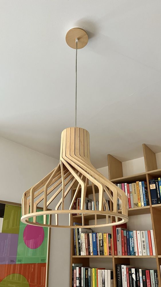 Lampa wiszaca ze sklejki